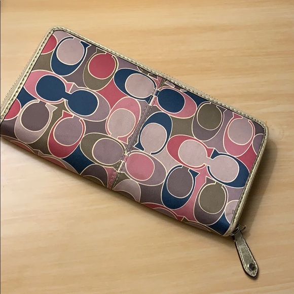 Coach signature Ashley wallet - Picture 2 of 3